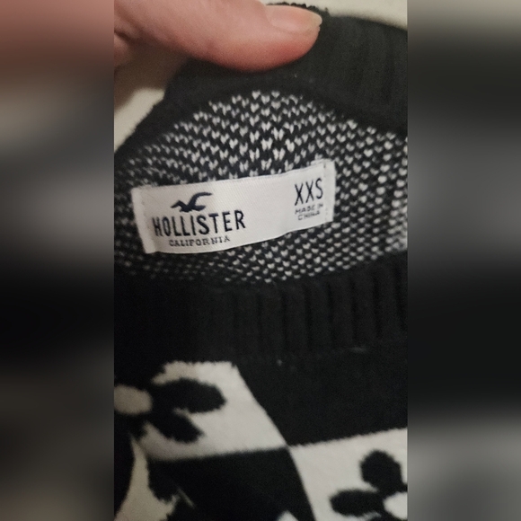 HOLLISTER Check and Floral PatternSweater in Black White. Size XXS NWT - Picture 4 of 8